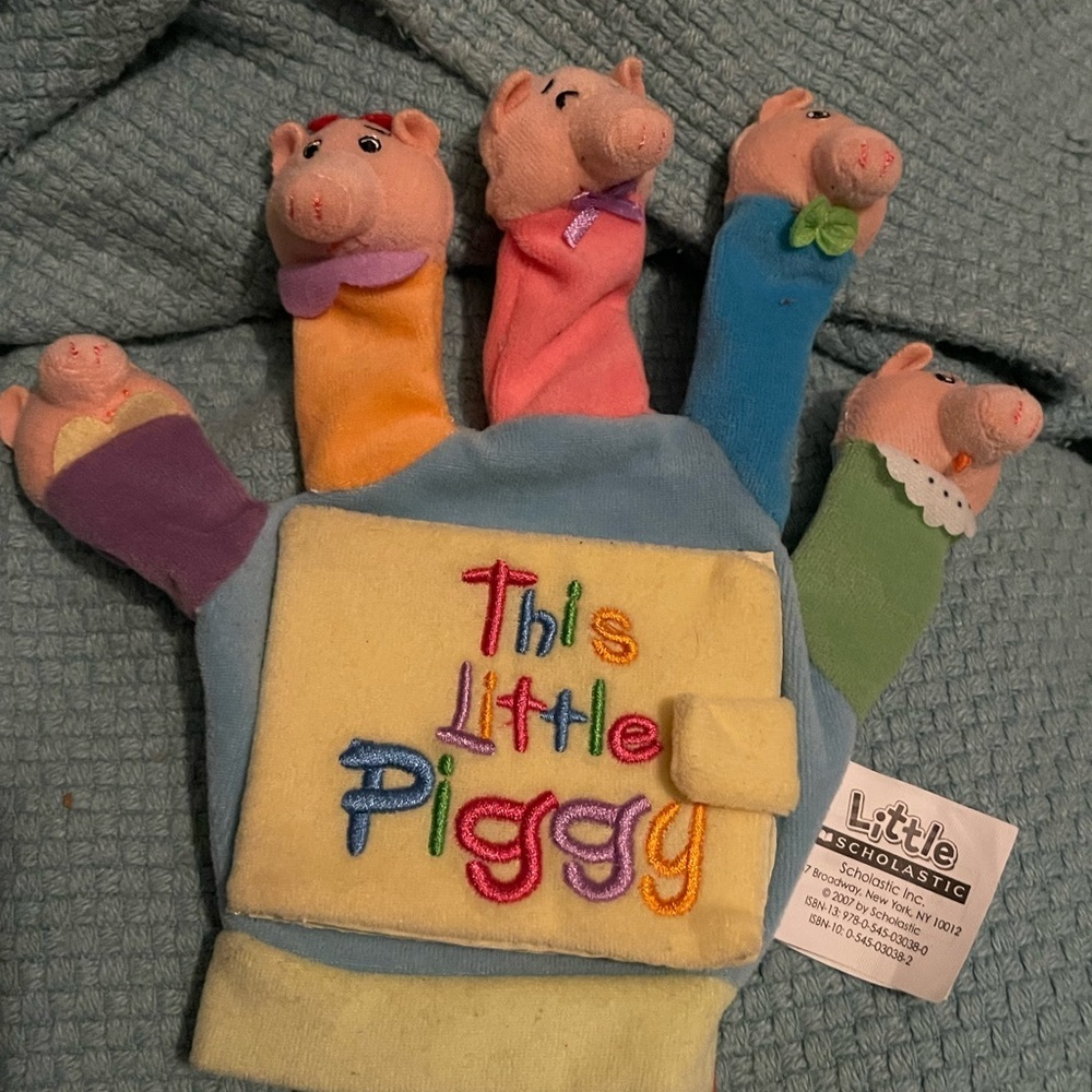 Scholastic Multicolor 'This Little Piggy' Hand Puppet And Storybook